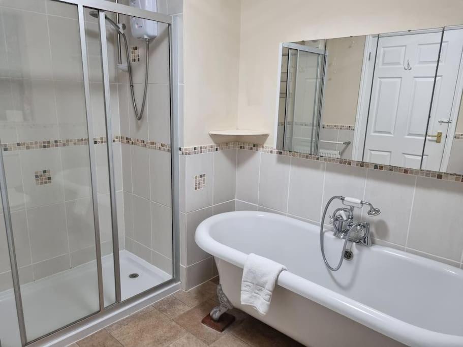 Spacious Detached Home With Beautiful Seaviews, Sleeps 6 Trimingham 外观 照片