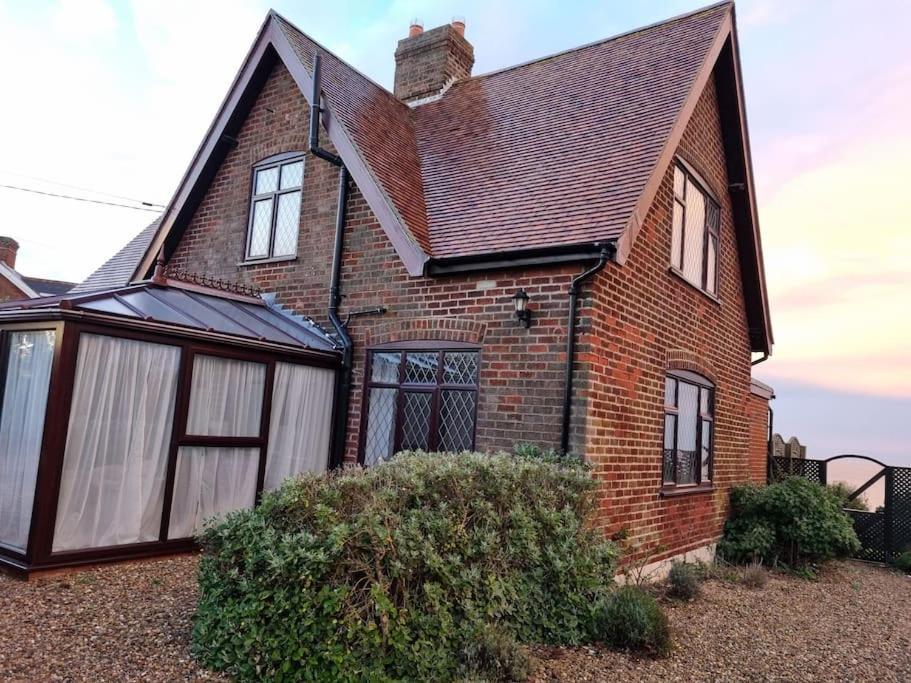 Spacious Detached Home With Beautiful Seaviews, Sleeps 6 Trimingham 外观 照片